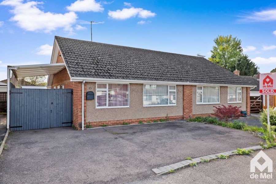 Selborne Road Bishops Cleeve 2 bedroom Semi Detached