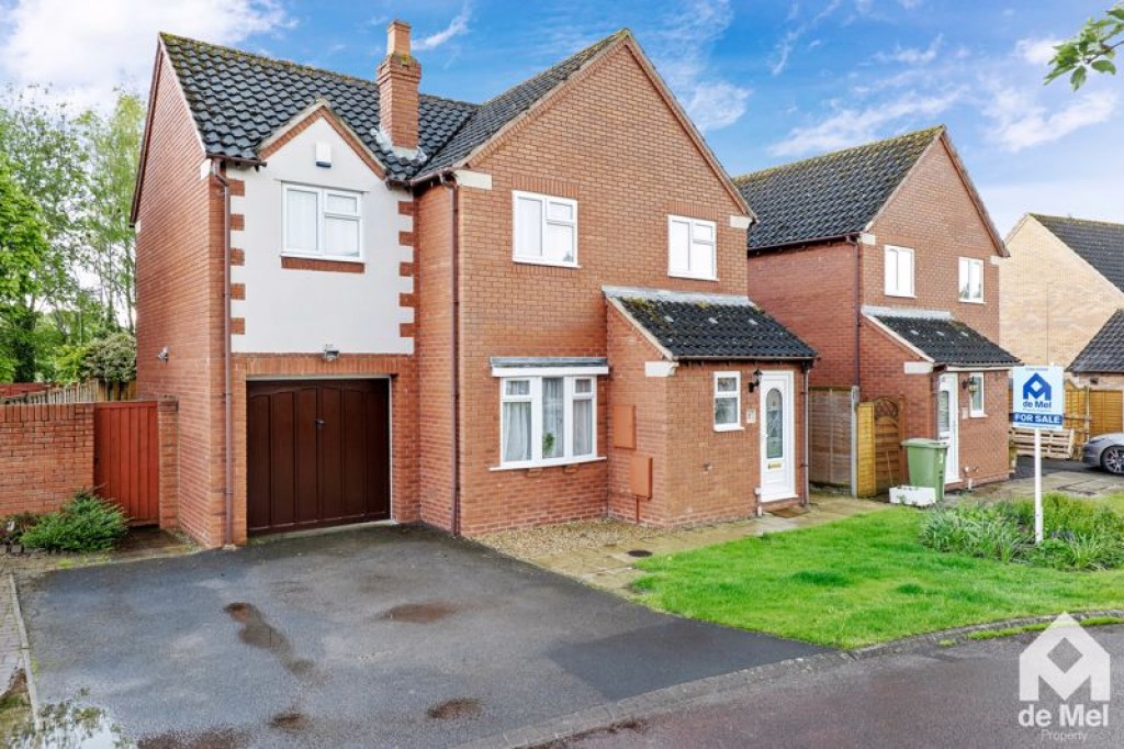 Delphinium Drive, Cleeve, 4 bedroom