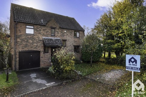 View Full Details for Sweetbriar Close, Bishops Cleeve - EAID:deMelProperty, BID:de Mel Property