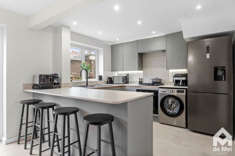 View Full Details for St. Michaels Avenue, Bishops Cleeve, GL52 - EAID:deMelProperty, BID:de Mel Property