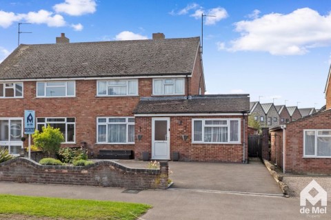 View Full Details for Two Hedges Road, Bishops Cleeve, Cheltenham, GL52 - EAID:deMelProperty, BID:de Mel Property