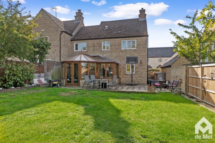 Images for Knapps Crescent, Woodmancote