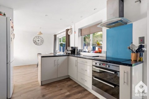 View Full Details for Oak Gardens, Bredon - EAID:deMelProperty, BID:de Mel Property