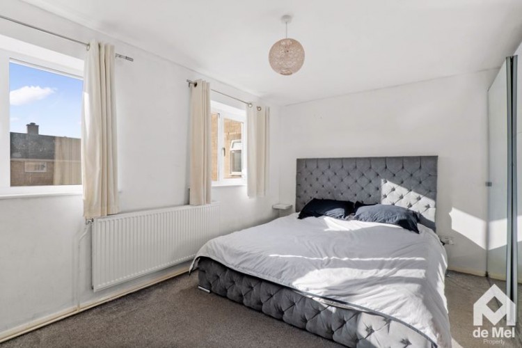 Images for Oak Gardens, Bredon