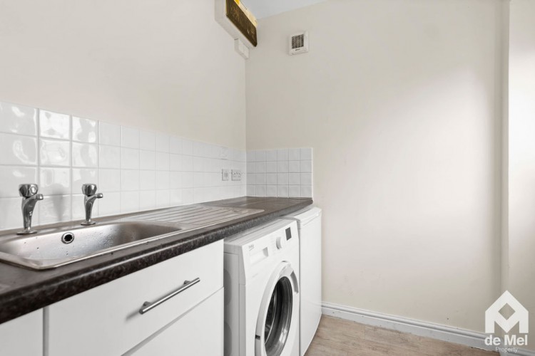 Images for Kingfisher Drive, Cheltenham