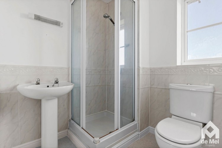 Images for Kingfisher Drive, Cheltenham