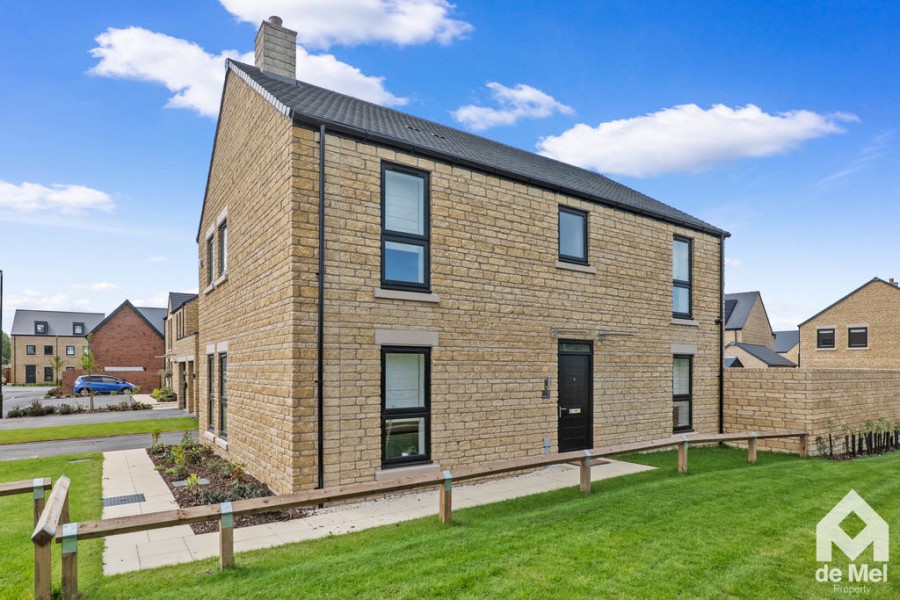 Images for Wallace Square, Bishops Cleeve, Cheltenham, GL52