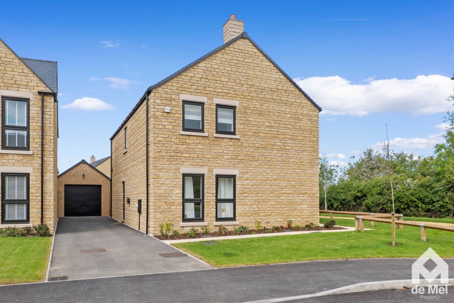 Images for Wallace Square, Bishops Cleeve, Cheltenham, GL52