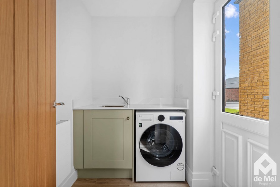 Images for Wallace Square, Bishops Cleeve, Cheltenham, GL52