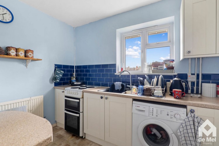 Images for Lee Close, Cheltenham