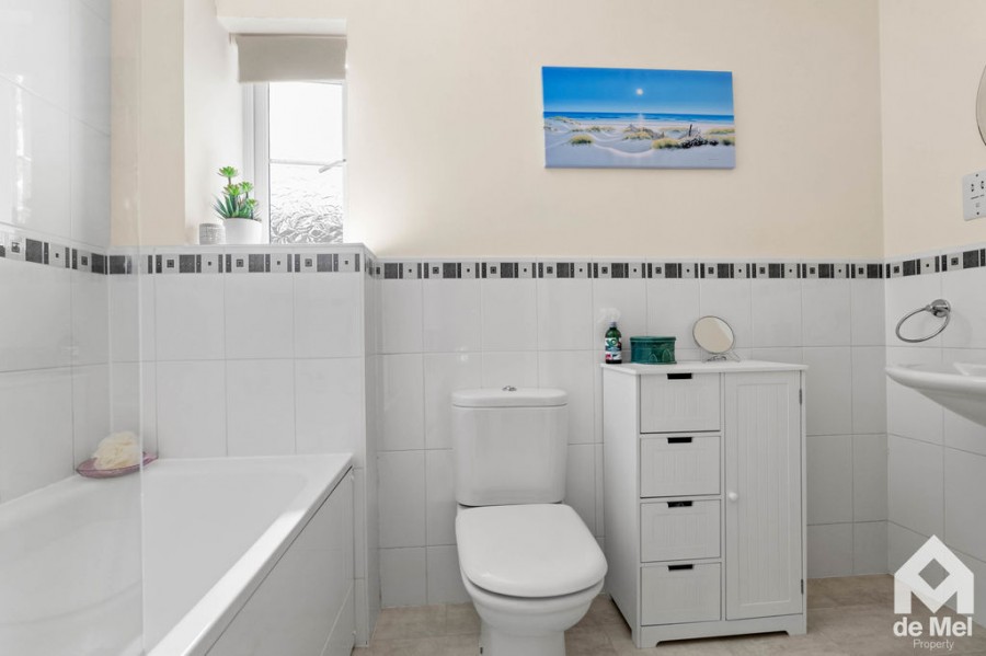 Images for Knapps Crescent, Woodmancote