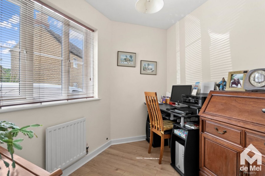 Images for Knapps Crescent, Woodmancote