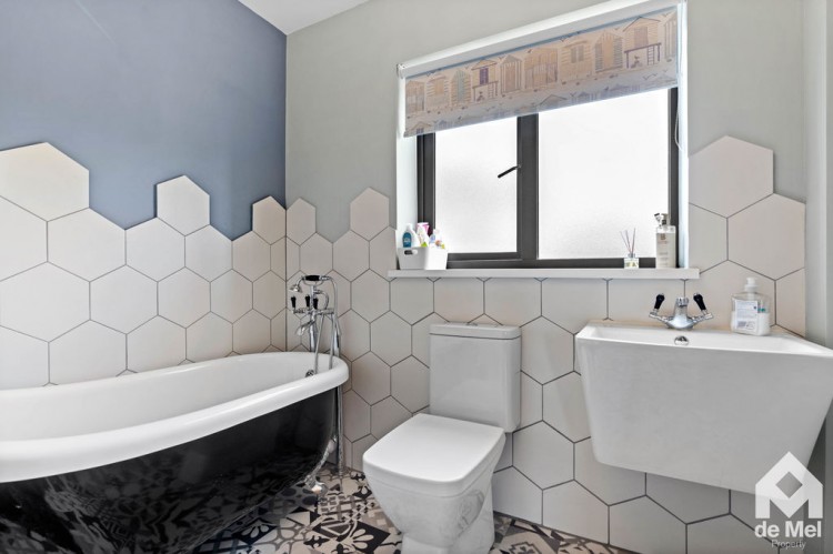 Images for Griffiths Avenue, Cheltenham